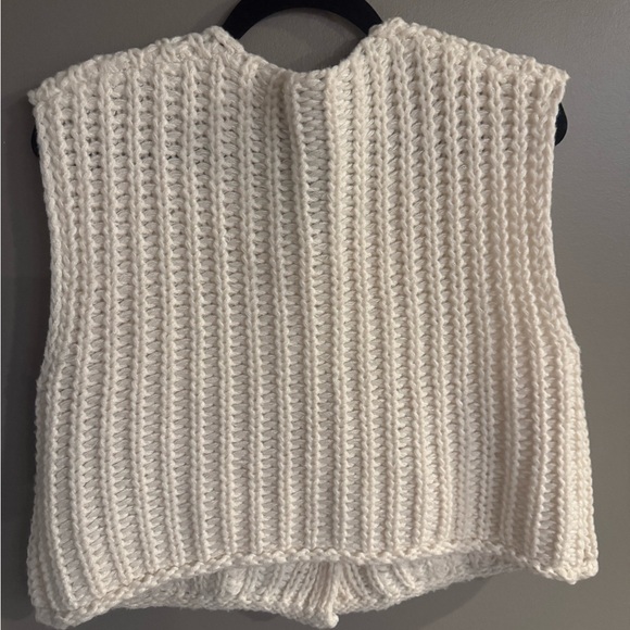 Chunky Knit White Sweater Vest - Picture 2 of 3